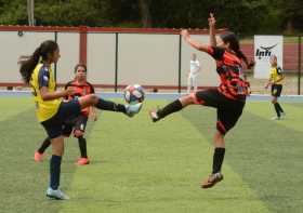 En la cancha sintética Luis Fernando Montoya finalizará hoy el Internacional de Fútbol Femenino - Fundación South Fork United-.