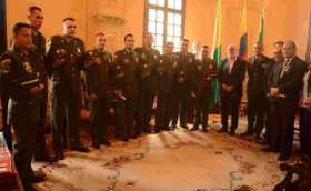 Foto | LA PATRIA  Autoridades y grupo de investigadores que recibió el reconocimiento Escudo de Caldas.