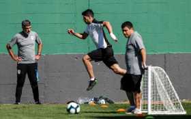 Luis Suárez, figura de Uruguay, podría ser titular contra Chile.