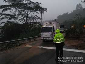 Paso restringido en la vía Manizales-Pereira por derrumbe