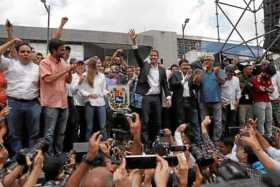 Foto | EFE | LA PATRIA  El jefe del Parlamento venezolano, Juan Guaidó, pronunció un discurso ayer ante sus seguidores tras regr
