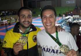 Andrés Felipe Rendón (derecha), campeón del Nacional Interligas de Karate en Sincelejo (Sucre).