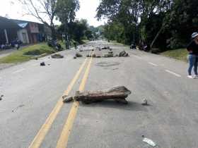 Cierre de la vía Cali - Popayán por protesta indígena.