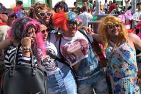 En Salamina despidieron el año viejo con pitos, bailes y disfraces 