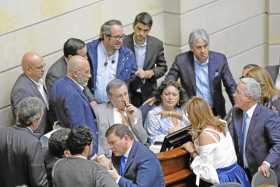 Foto | Colprensa | LA PATRIA  Ernesto Macías, presidente del Senado, recibió críticas por no programar de nuevo la discusión de 