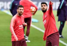 Los suramericanos Leo Messi y Luis Suárez comandarán hoy en Anfield el ataque del Barcelona para buscar el paso a la final de la