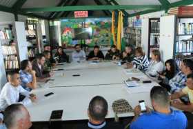 En la Biblioteca Pública Municipal se reunieron las autoridades, previo a la consulta, para garantizar la seguridad del proceso 