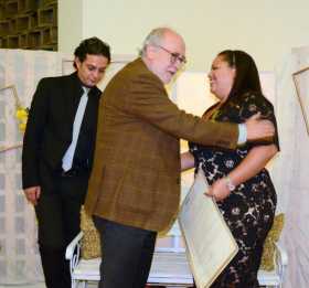 Diana Marcela Aguirre recibió ayer la Orden Alejandro Gutiérrez como mejor docente de Caldas, en un acto en el Club Manizales.