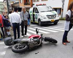 Un lesionado en choque de una moto y un carro en el barrio Linares 