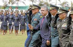 El presidente, Iván Duque, participó en una ceremonia de ascensos de la Policía, criticó el reclutamiento de menores por grupos 
