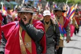 Foto | Efe | LA PATRIA Las protestas siguen en Bolivia, esta vez el grupo conocido como los ponchos rojos, que marcharon ayer co