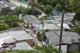 43 familias que habitan en el barrio El Cerro, de Pácora, ahora cuentan con las fachadas de sus casas mejoradas.