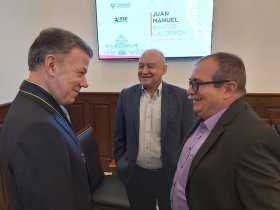 En compañía de Timochenko, Santos presentó su nuevo libro en Guadalajara