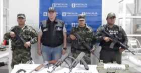 Las armas y chalecos eran de los de La Empresa (La Dorada)