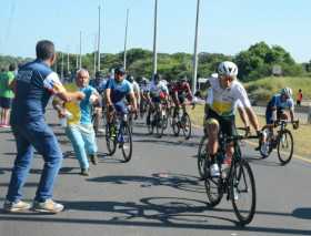 El ciclismo masculino se cumplió ayer con la participación de seis caldenses. Santiago Ordóñez (d) y Luis Miguel Martínez estuvi