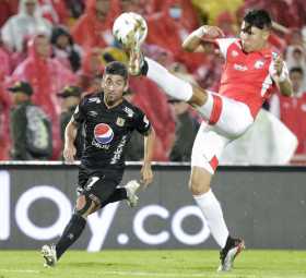 Independiente Santa Fe aprovechó los errores defensivos de América para anotar.