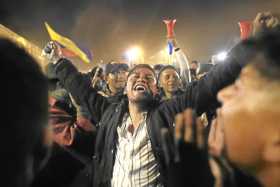 Manifestantes celebran en Quito el acuerdo logrado entre el Gobierno e indígenas. 