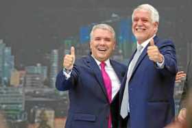 Iván Duque, presidente de Colombia y Enrique Peñalosa, alcalde de Bogotá, anunciaron la adjudicación del metro al consorcio APCA