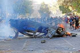 Las protestas por el alza del precio del billete del metro de Santiago derivaron en una oleada de violencia y vandalismo en Chil