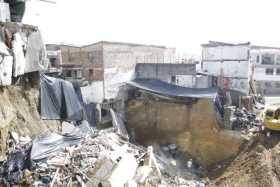 Los vecinos que debieron evacuar preventivamente se niegan a salir de las viviendas.