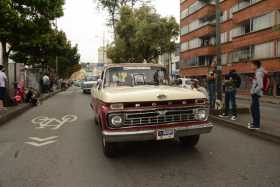 Circularon los carros clásicos por la Avenida Santander 