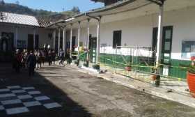 Colapsan dos columnas en el colegio Nuestra Señora del Rosario, en Neira 