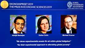 Esther Duflot, Michael Kremer y Abhijit Banerjee ganan el Nobel de Economía por estudios sobre pobreza 