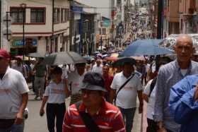 Los docentes marcharon de nuevo por las calles de Mannizales para exigir protección, salud y financiación.