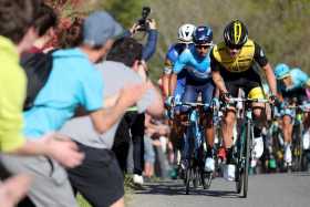 Primoz Roglic le quita la camisa roja de líder a Nairo