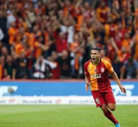 Debut con gol de Falcao en el Galatasaray 