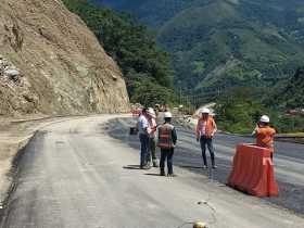 Obras en la vía al Llano. 