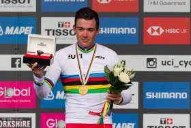 Mads Pedersen, nuevo campeón del ciclismo élite en el mundo. 