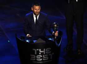 Lionel Messi se llevó el premio a Mejor jugador del año y Cristiano Ronaldo quedó en el 11 ideal de la FIFA