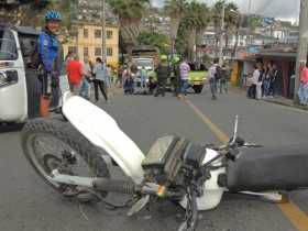 La moto quedó a 20 metros del fallecido.