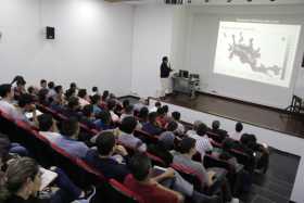 Por lo menos 200 personas asistieron al foro en el auditorio Jorge Hurtado de la Universidad Nacional, en donde expertos analiza