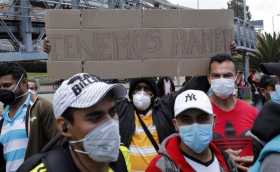 Colombianos rompen la cuarentena en Bogotá para pedir comida o poder trabajar