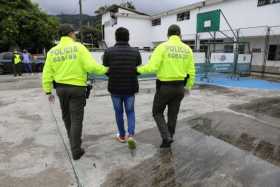 Le hallaron celulares, USB y un computador.