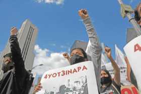 Padres y familiares de los 43 desaparecidos de Ayotzinapa marcharon el miércoles en Ciudad de México (México). Se cumplirán cinc