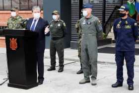 El ministro de Defensa, Carlos Holmes Trujillo, habla junto a los altos mandos Militares y de Policía durante una conferencia de