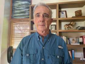 Expresidente Uribe es reseñado como preso y pide transparencia en su caso