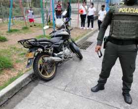 Robaron celular en Manizales y se quedaron sin moto