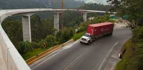 Vías Calarcá-Cajamarca estará habilitada para vehículos de transporte de pasajeros y carga pesada.