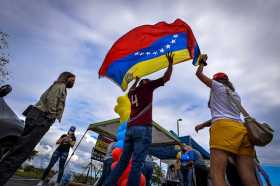 Críticas a Duque por plan de excluir de vacunación a venezolanos irregulares