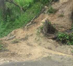 Derrumbe en la vía entre Pácora y Aguadas 