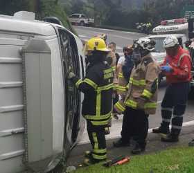 Ambulancia colisionó con tractomula en Sabinas
