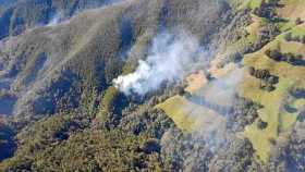 Un helicóptero UH-60 Black Hawk, del Comando Aéreo de Combate No. 5, descargó cerca de 6 mil 200 galones de agua con líquido ret