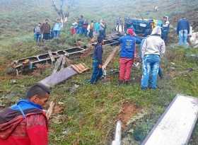 El carro rodó por un precipicio de aproximadamente 400 metros, según informaron nativos del resguardo La Aguada. 