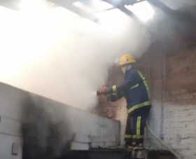 Bomberos Voluntarios apagaron las llamas. 