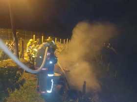 Bomberos de Belalcázar atendió el incendio de una bodega en la que se guardaban insumos agrícolas y herramientas de la empresa E