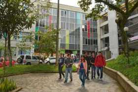 Universidad de Caldas sigue en asamblea y profes de colegios se alistan para cacelorazo